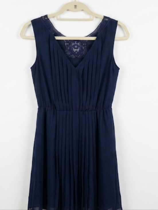 Jessica Simpson Dresses & Skirts - Jessica Simpson Navy Blue Chiffon Pleated Dress, Size 6, Lace Trim V-Neck